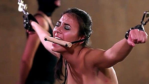 Азиатская неряха искусно ублажает туриста