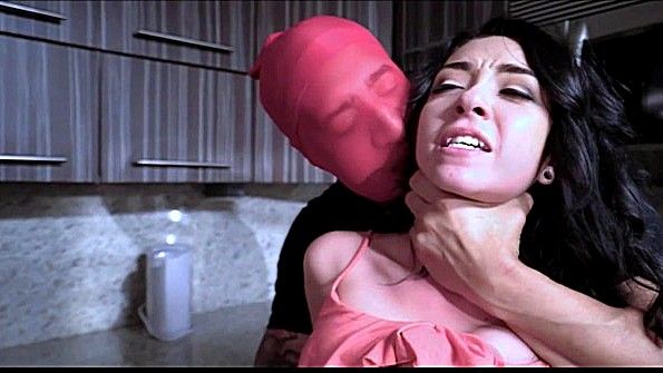 Содержанка называет свою служанку сексуальной рабыней