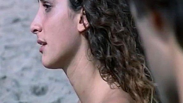 Я сдергиваю с парня половой член и готова сосать его фаллос