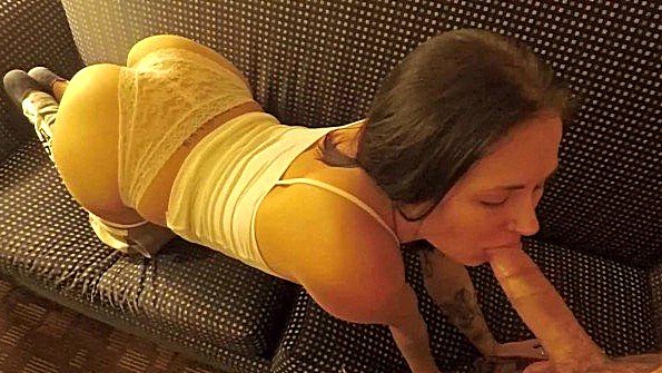 Кокетливая блондинка легко соблазняет своего тренера