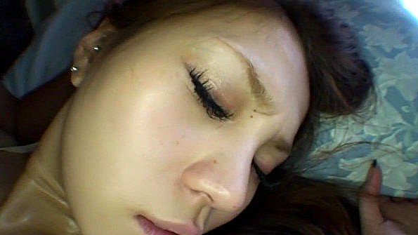 Кокетливая сучка любит драму с секс-игрушкой