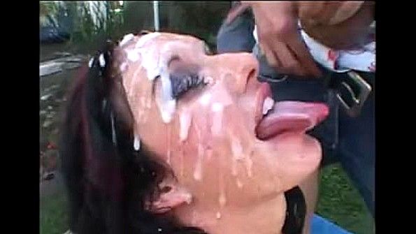 Романтичная брюнетка соблазняет парня на секс