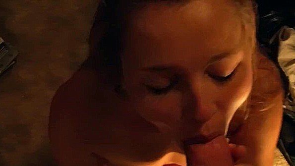 Пышногрудая брюнетка наслаждается интенсивным онанизмом