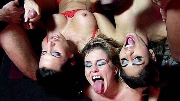 Женщины заставляют мужчин подчиняться им в сексе