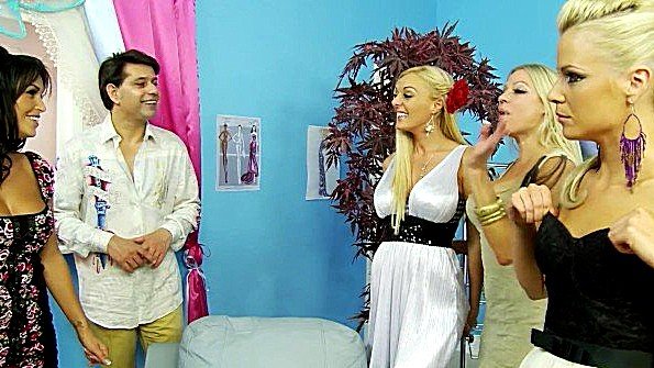 Неряха спит примерно с тремя любовниками одновременно