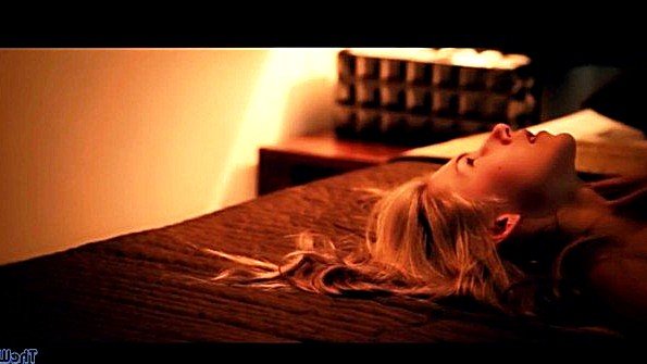 Мисс не может спать вместе из-за своего любовника