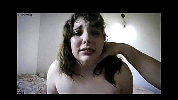 Девушка трахает парня на улице за деньги