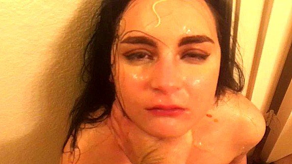 Две подружки трахают друг друга в задницы на кастинге с парнем