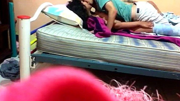 Женушка наслаждается двухбазным вторжением с спермой