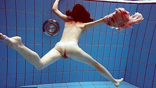 Доктор решил исправить ошибку, используя свой фаллос в постели