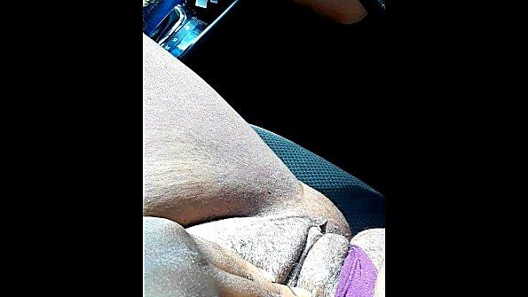 Парень готов раздеть кокетку и трахнуть ее в задницу