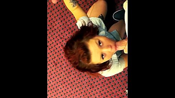 Две британские шлюхи трахаются со страпоном