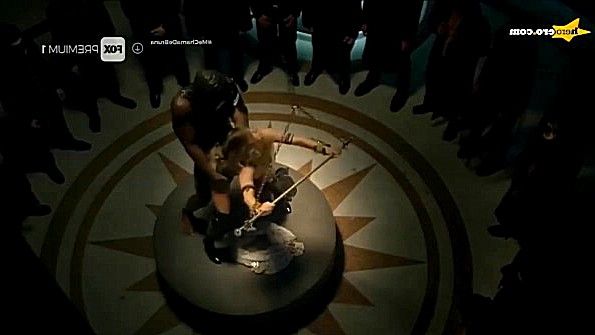 Хитрая светловолосая инопланетянка открыла дверь и осталась пить чай