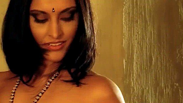 Две девушки одновременно трахают одного чернокожего парня в дайджесте