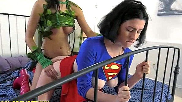 Жестокий онанизм девушки с дилдо