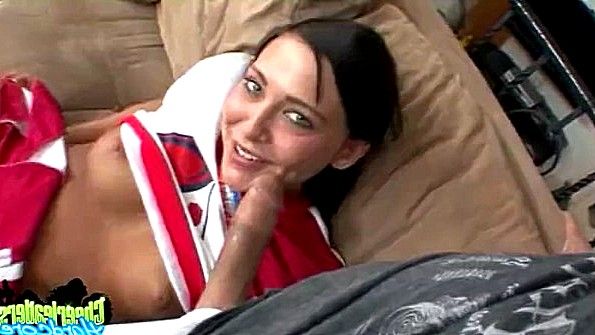 Домохозяйка занимается грубым сексом со своим любовником на глазах у мужа