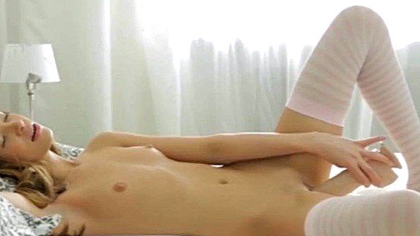 Доктор легко заставил мужчину заняться с ней сексом