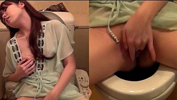 Сын трахает свою возбуждённую родительницу без смущения