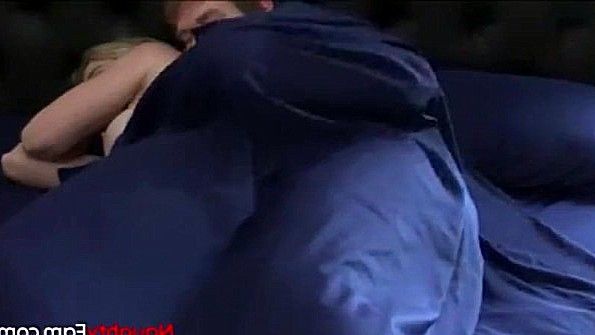 Он срывает с дамы трико и спит с ней в заднице