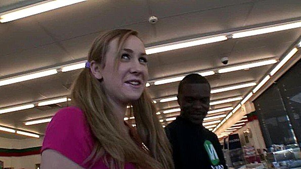 Две развратницы ласкают небритую пизду