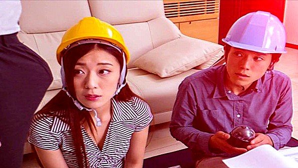 Кокетливая снежная горничная хочет, чтобы богатый человек занялся сексом со своим Санта Клаусом