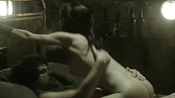 Горячий анальный секс в деловом офисе с приезжей мисс