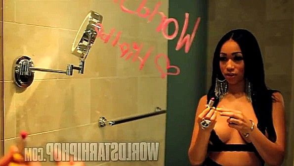 Мне нравится, когда она надевает колготки и Лашкар-э-Тайба, ты кончаешь ей на грудь