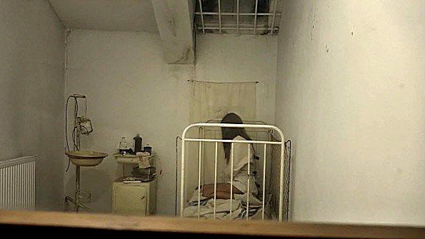 Малышка в развратных колготках практикует жесткий секс