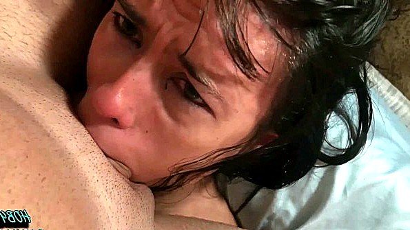 Красота раздевается и лишается трахающегося человека