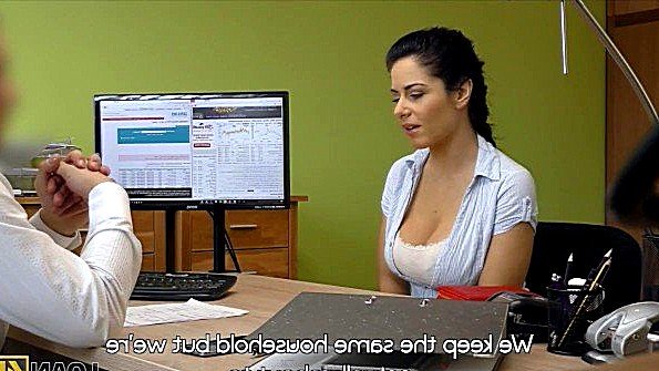 Инструктор выбирает ученика и занимается с ним сексом