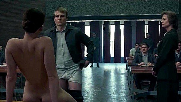 Старый врач привык заниматься сексом со своей пациенткой на дому