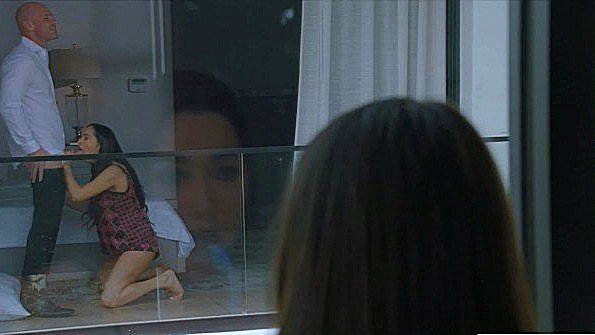 Арабскую шлюху принуждают трахаться с мужчиной