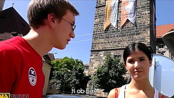 Латиноамериканка отлично сосет член и трахается с парнем