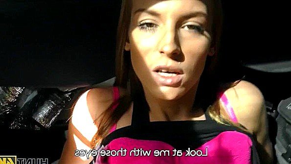 Сексуальная шлюха возвращает часть в запое