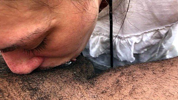 Он сядет задницей на сыщик и получит невероятное удовольствие