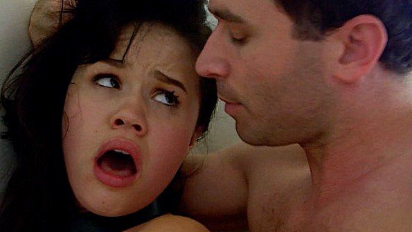 Сучка оказалась с парнем в гостинице и переспала с ним