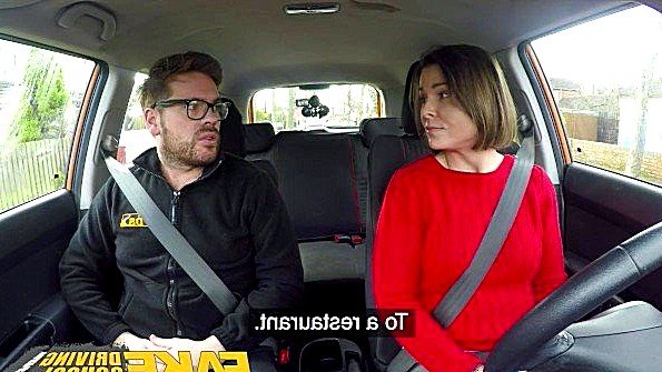 Он затолкнул женщину-таксиста в задницу и занялся с ней сексом