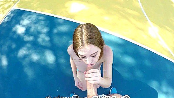 Она снимает вечернее платье и жадно отдается мужчинам