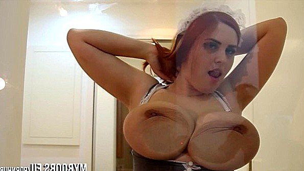 Впечатляющая красавица готова устроить драму с сыщиком в своей ротовой полости