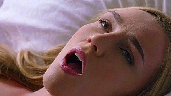 Замужняя женщина принуждает свою подругу заниматься сексом с ее мужем