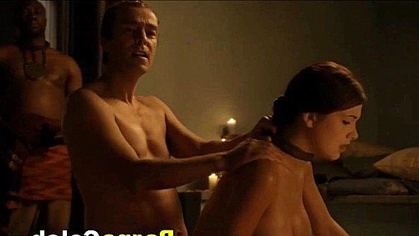 Замужняя женщина страстно водит чужую резину перед своим мужем