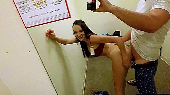 Дать денег мисс и переспать с ней в заброшенном доме