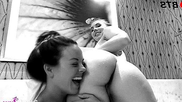 Групповой секс-буффонада на Хэллоуин