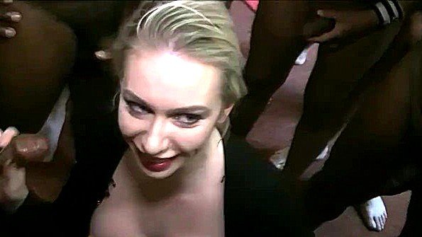 Латиноамериканка жестоко трахает чернокожего парня и получает кайф