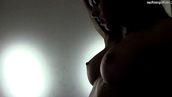 Мисс не взяла и не спала вместе с двумя парнями