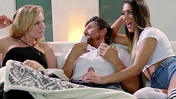 Похотливая взрослая тайская самка страстно трахает мужчину