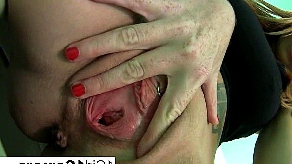 Красавица в чулках наслаждается жарким сексом