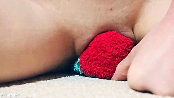 Раскрепощенная женщина хочет, чтобы богатый человек занимался сексом вместе и с мужчиной