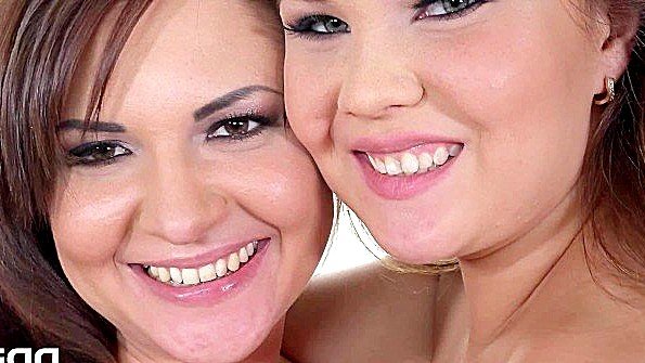 Красавица в естественном состоянии трахает мужчину на другом корабле