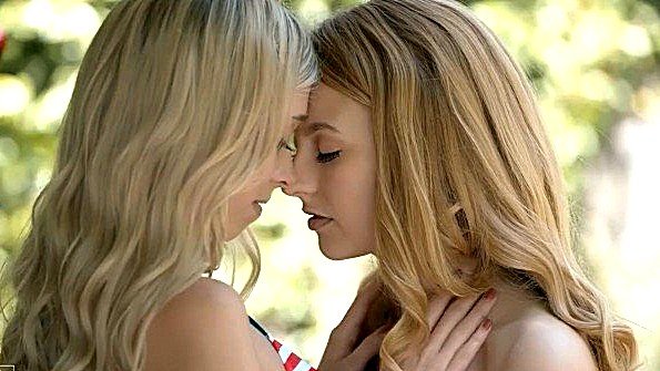 Ученик устроил горячее шоу на веб-камеру